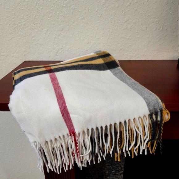 No-brand blanklet scarf, 23"x76", red, white, black & yellow - Picture 1 of 1